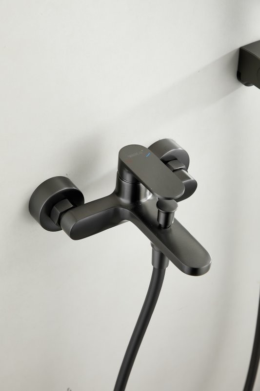 Смеситель для ванны с душем BELZ B713 B61713-3 оружейная сталь