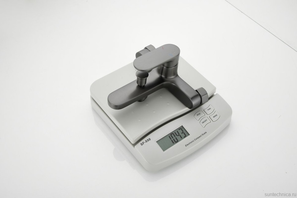 Смеситель для ванны с душем BELZ B713 B61713-3 оружейная сталь