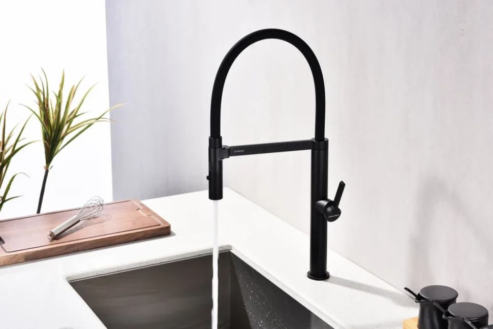 Смеситель для кухни Paulmark Leader Le214101-AN с гибким изливом, антрацит