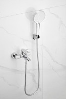 Смеситель для ванны с душем BELZ B713 B61713 хром Смеситель для ванны с душем BELZ B713 B61713 хром