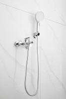 Смеситель для ванны с душем BELZ B713 B61713 хром Смеситель для ванны с душем BELZ B713 B61713 хром