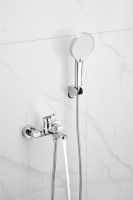 Смеситель для ванны с душем BELZ B713 B61713 хром Смеситель для ванны с душем BELZ B713 B61713 хром