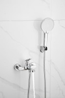 Смеситель для ванны с душем BELZ B713 B61713 хром Смеситель для ванны с душем BELZ B713 B61713 хром