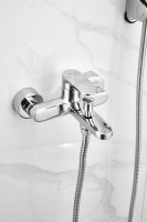 Смеситель для ванны с душем BELZ B713 B61713 хром Смеситель для ванны с душем BELZ B713 B61713 хром