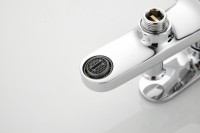 Смеситель для ванны с душем BELZ B713 B61713 хром Смеситель для ванны с душем BELZ B713 B61713 хром