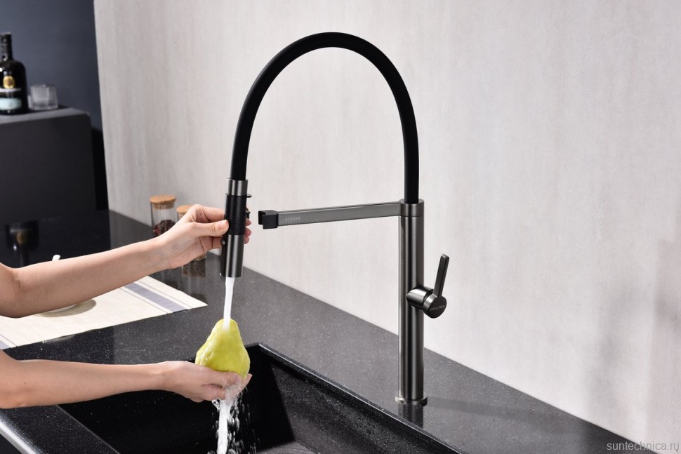 Смеситель для кухни Paulmark Leader Le214101-GM с гибким изливом, вороненая сталь