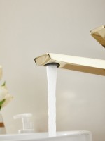 Смеситель для раковины Haiba HB11726-5 золото Смеситель для раковины Haiba HB11726-5 золото