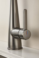 Смеситель для кухни BELZ B816 B74816-3 оружейная сталь