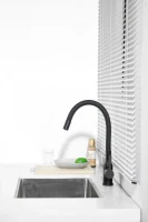Смеситель для кухни BELZ B814 B76814-7 с гибким изливом, черный