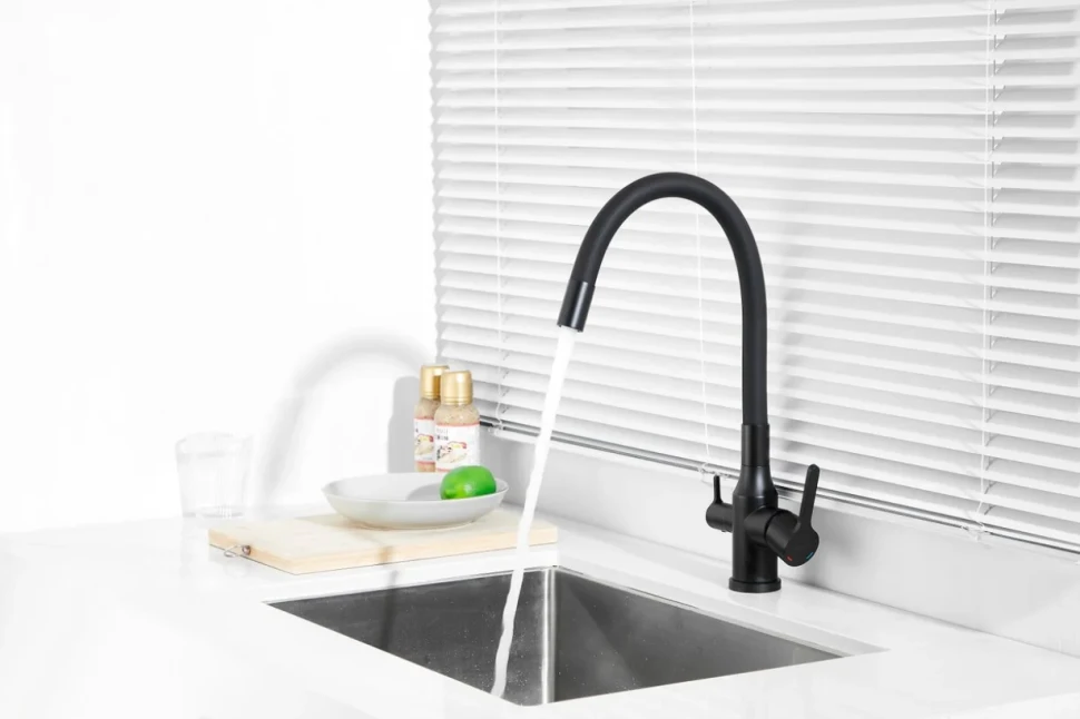 Смеситель для кухни BELZ B814 B76814-7 с гибким изливом, черный