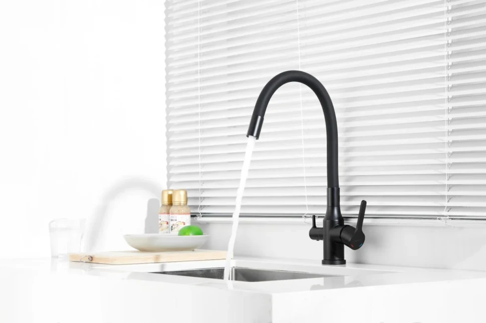 Смеситель для кухни BELZ B814 B76814-7 с гибким изливом, черный
