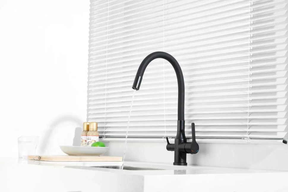 Смеситель для кухни BELZ B814 B76814-7 с гибким изливом, черный