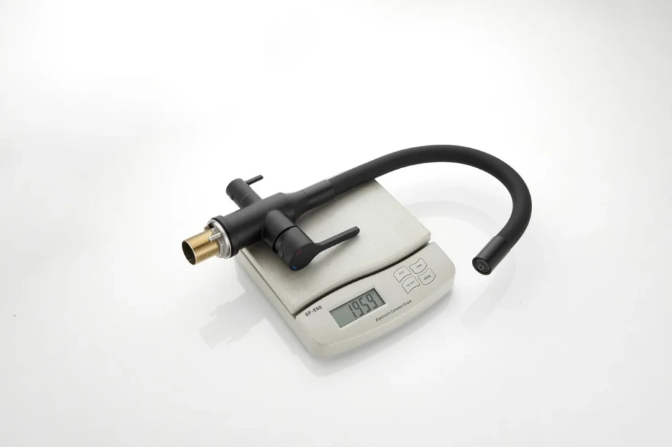 Смеситель для кухни BELZ B814 B76814-7 с гибким изливом, черный