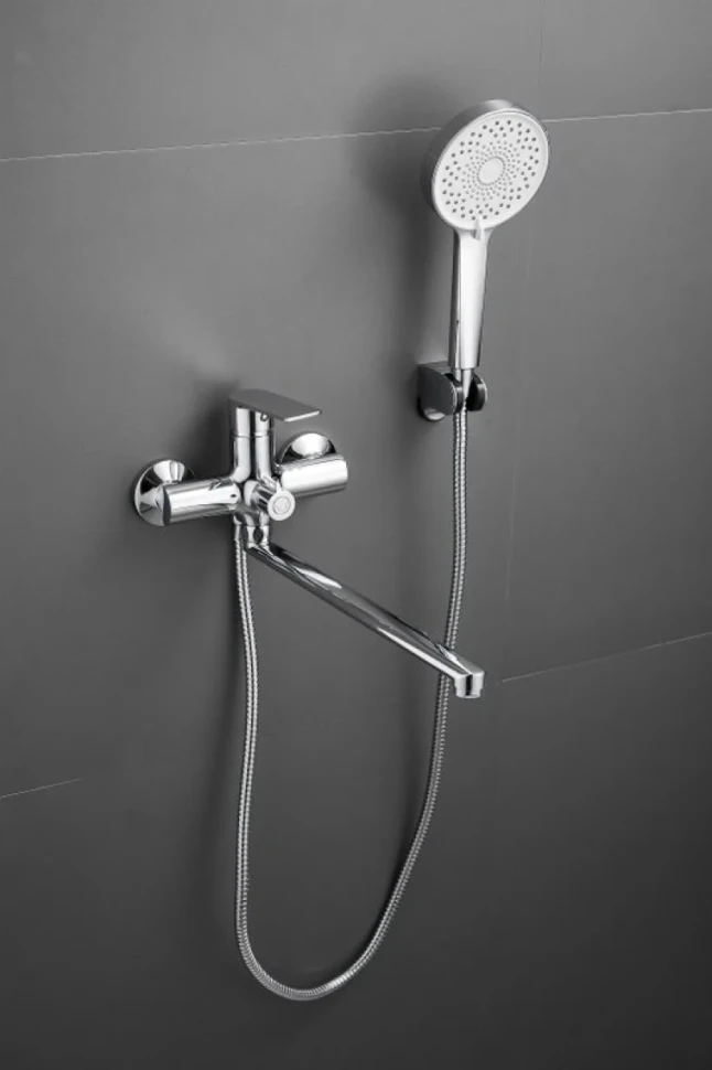 Смеситель с длинным изливом для ванны BELZ B679 B22679 хром