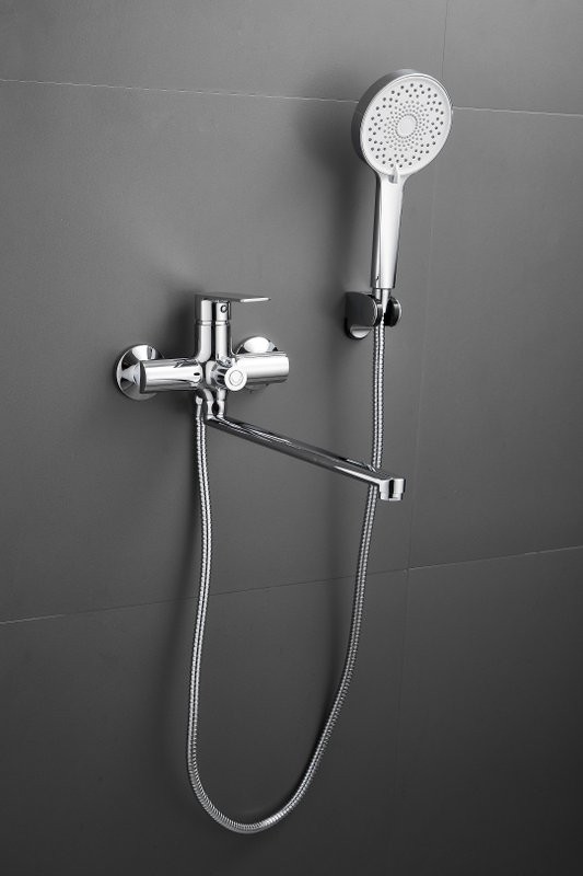 Смеситель с длинным изливом для ванны BELZ B679 B22679 хром