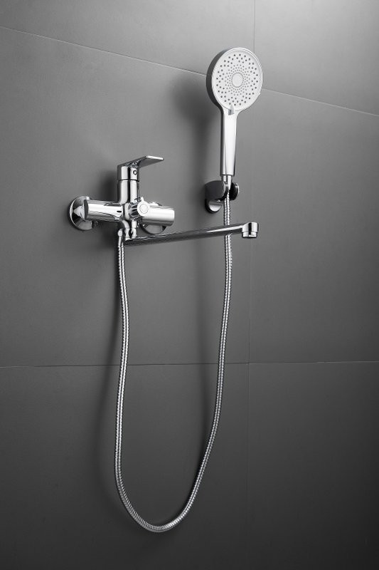 Смеситель с длинным изливом для ванны BELZ B679 B22679 хром