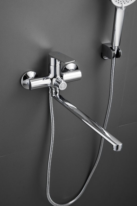 Смеситель с длинным изливом для ванны BELZ B679 B22679 хром