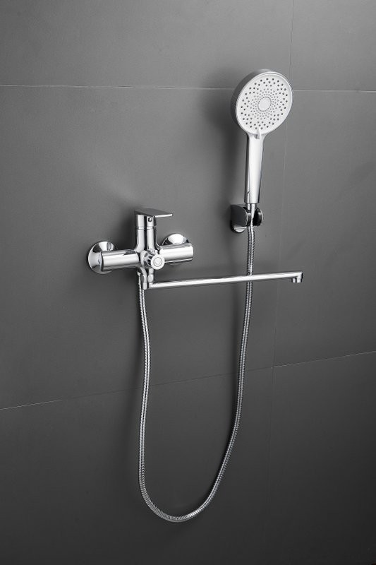 Смеситель с длинным изливом для ванны BELZ B679 B22679 хром