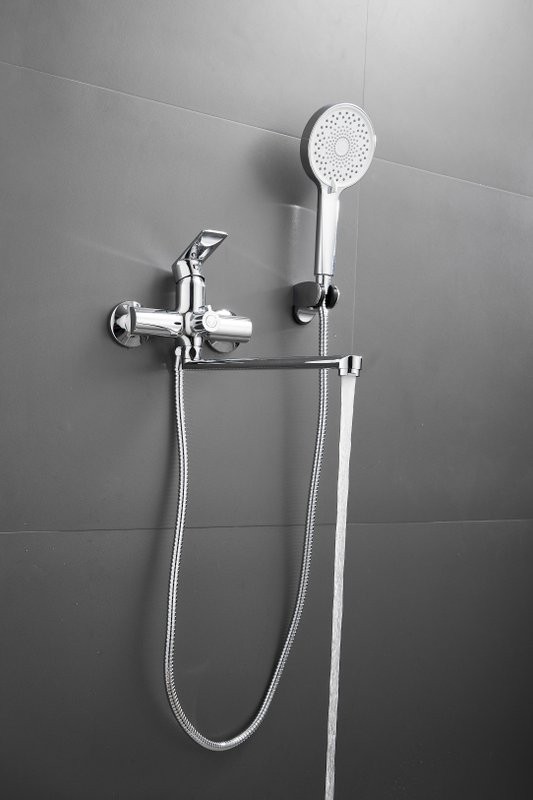 Смеситель с длинным изливом для ванны BELZ B679 B22679 хром