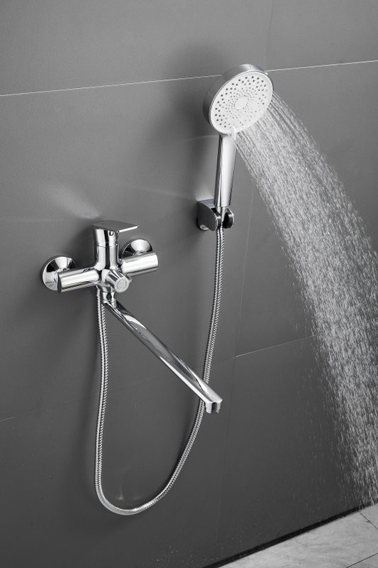 Смеситель с длинным изливом для ванны BELZ B679 B22679 хром