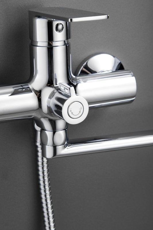 Смеситель с длинным изливом для ванны BELZ B679 B22679 хром