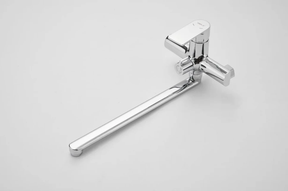 Смеситель с длинным изливом для ванны BELZ B679 B22679 хром