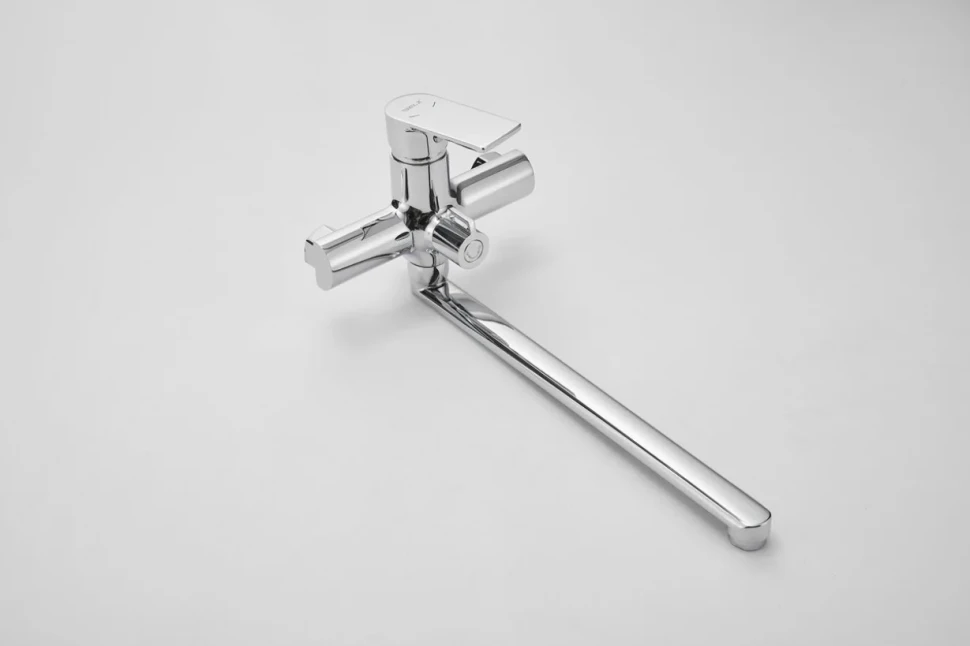 Смеситель с длинным изливом для ванны BELZ B679 B22679 хром