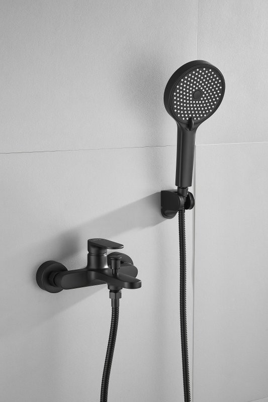 Смеситель для ванны с душем BELZ B713 B61713-7 черный