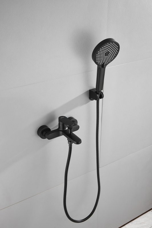 Смеситель для ванны с душем BELZ B713 B61713-7 черный