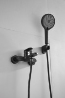 Смеситель для ванны с душем BELZ B713 B61713-7 черный Смеситель для ванны с душем BELZ B713 B61713-7 черный