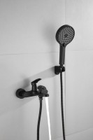 Смеситель для ванны с душем BELZ B713 B61713-7 черный Смеситель для ванны с душем BELZ B713 B61713-7 черный