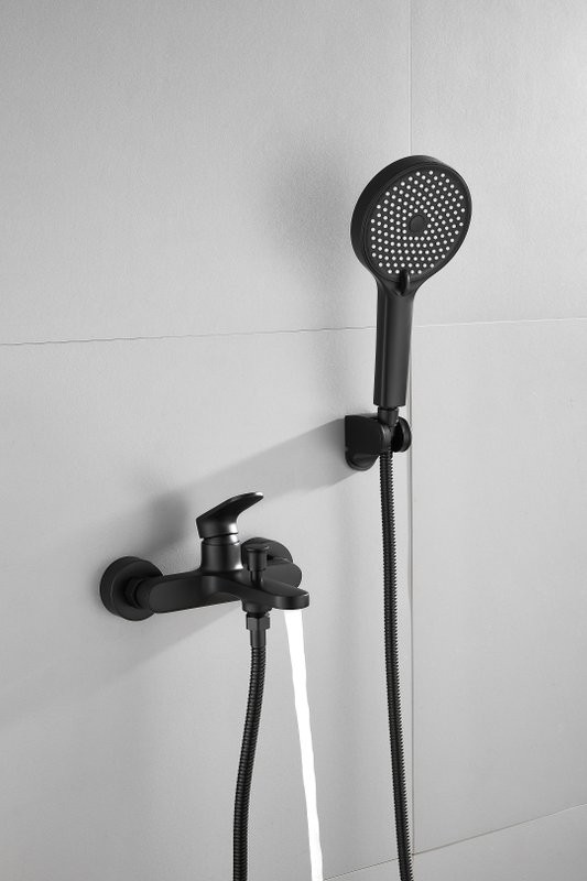 Смеситель для ванны с душем BELZ B713 B61713-7 черный