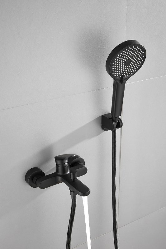 Смеситель для ванны с душем BELZ B713 B61713-7 черный