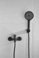 Смеситель для ванны с душем BELZ B713 B61713-7 черный Смеситель для ванны с душем BELZ B713 B61713-7 черный