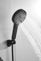 Смеситель для ванны с душем BELZ B713 B61713-7 черный Смеситель для ванны с душем BELZ B713 B61713-7 черный
