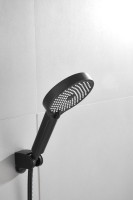 Смеситель для ванны с душем BELZ B713 B61713-7 черный Смеситель для ванны с душем BELZ B713 B61713-7 черный