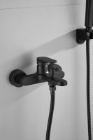 Смеситель для ванны с душем BELZ B713 B61713-7 черный Смеситель для ванны с душем BELZ B713 B61713-7 черный