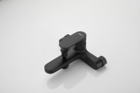 Смеситель для ванны с душем BELZ B713 B61713-7 черный Смеситель для ванны с душем BELZ B713 B61713-7 черный