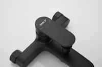 Смеситель для ванны с душем BELZ B713 B61713-7 черный Смеситель для ванны с душем BELZ B713 B61713-7 черный