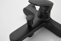 Смеситель для ванны с душем BELZ B713 B61713-7 черный Смеситель для ванны с душем BELZ B713 B61713-7 черный