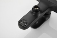 Смеситель для ванны с душем BELZ B713 B61713-7 черный Смеситель для ванны с душем BELZ B713 B61713-7 черный