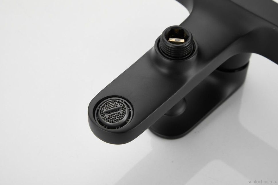 Смеситель для ванны с душем BELZ B713 B61713-7 черный