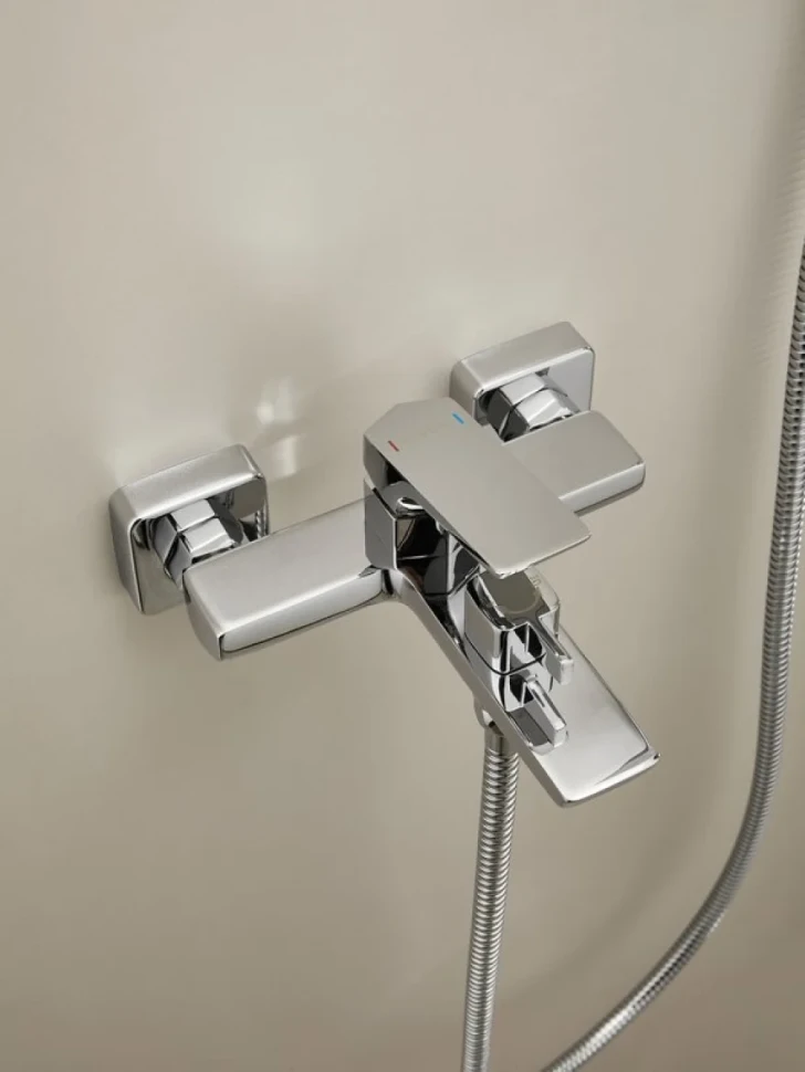 Смеситель для ванны с душем Haiba HB60726 хром