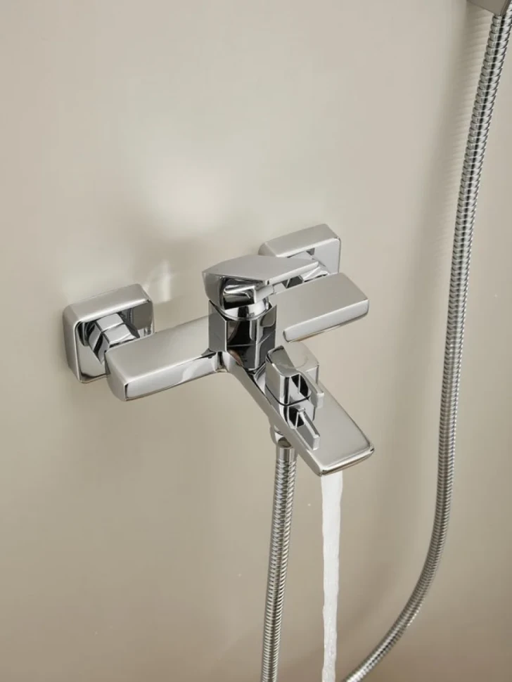 Смеситель для ванны с душем Haiba HB60726 хром