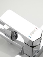 Смеситель для ванны с душем Haiba HB60726 хром Смеситель для ванны с душем Haiba HB60726 хром