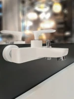 Смеситель для ванны с душем AltroBagno Aperto 0208 Bi белый Смеситель для ванны с душем AltroBagno Aperto 0208 Bi белый