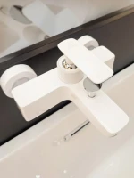 Смеситель для ванны с душем AltroBagno Aperto 0208 Bi белый Смеситель для ванны с душем AltroBagno Aperto 0208 Bi белый
