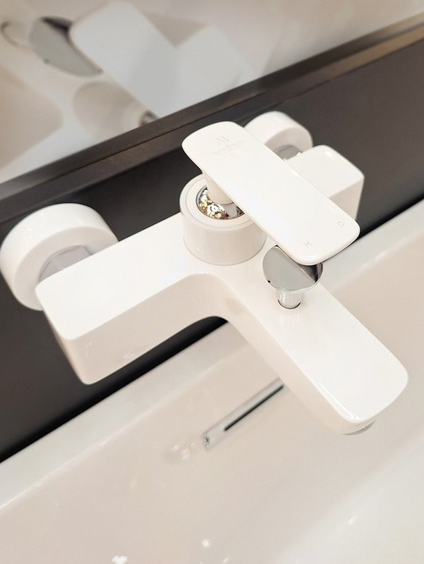 Смеситель для ванны с душем AltroBagno Aperto 0208 Bi белый