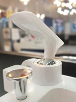 Смеситель для ванны с душем AltroBagno Aperto 0208 Bi белый Смеситель для ванны с душем AltroBagno Aperto 0208 Bi белый