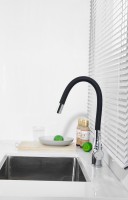Смеситель для кухни BELZ B814 B76814 с гибким изливом, хром, черный